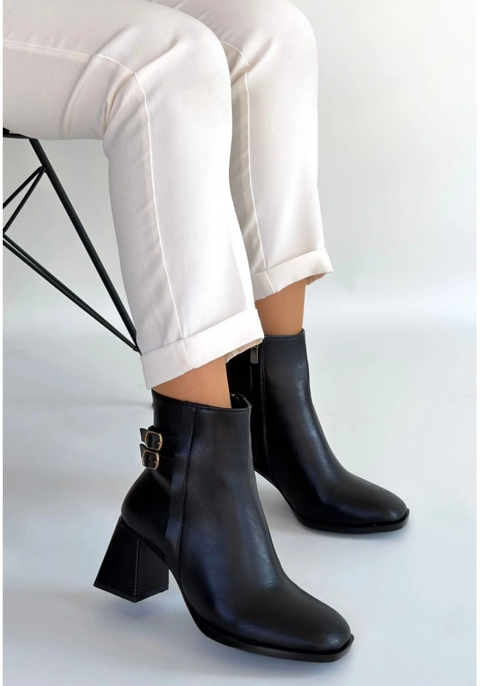 Kanda Siyah Cilt Topuklu Bot
