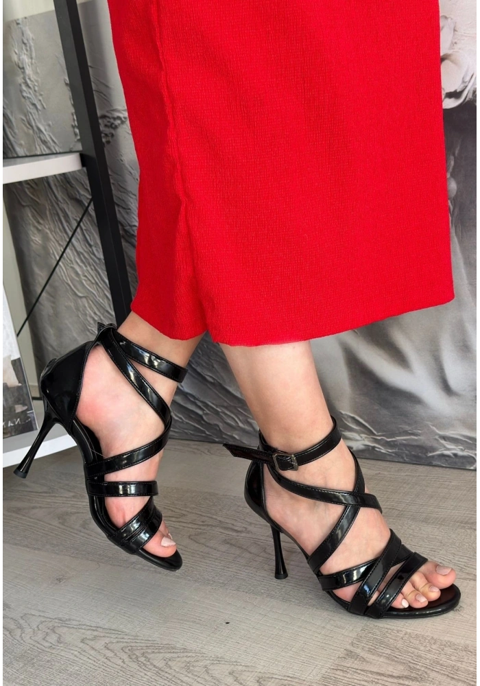 Mariya Siyah Rugan Topuklu Ayakkabı