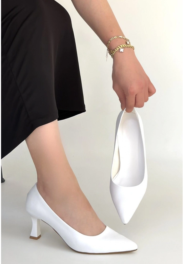 Mırta Beyaz Cilt Topuklu Ayakkabı
