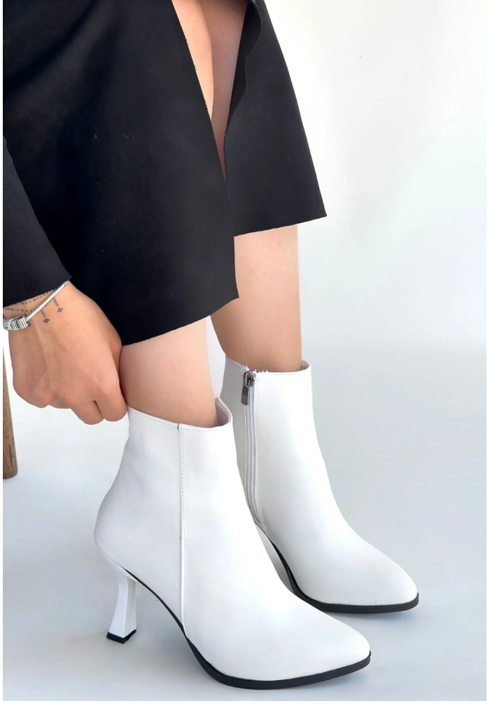 Mişha Beyaz Cilt Topuklu Bot