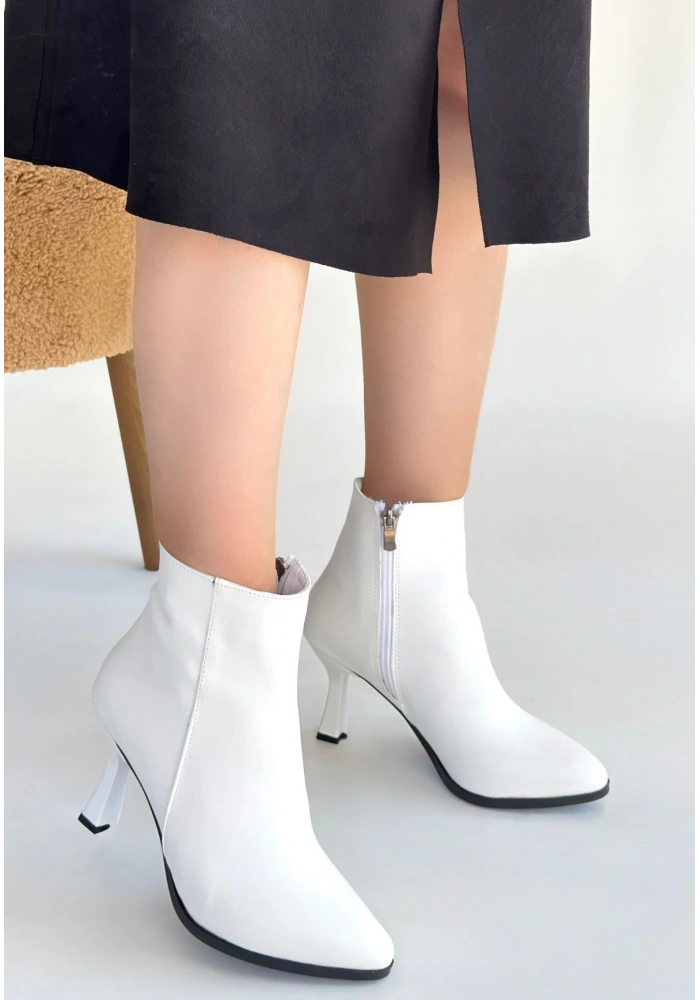 Mişha Beyaz Cilt Topuklu Bot