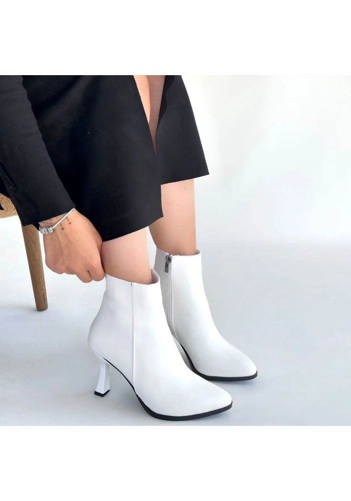 Mişha Beyaz Cilt Topuklu Bot