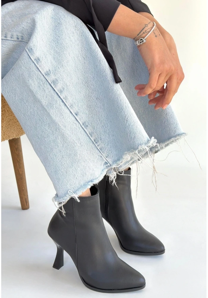 Mişha Siyah Cilt Topuklu Bot