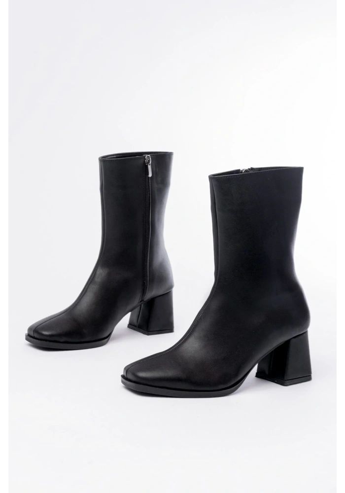 MSK-032 Siyah Topuklu Fermuarlı Kadın Bot