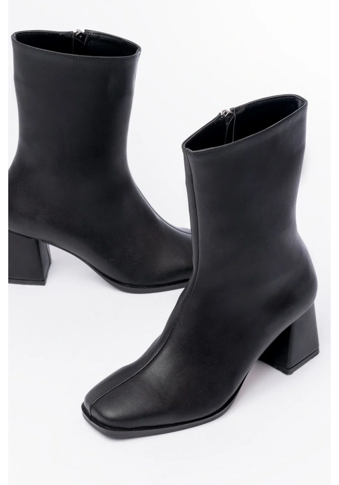MSK-032 Siyah Topuklu Fermuarlı Kadın Bot