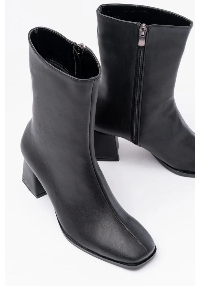 MSK-032 Siyah Topuklu Fermuarlı Kadın Bot