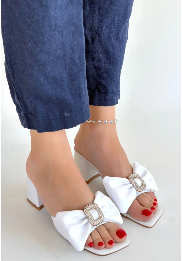 Niyyar Beyaz Cilt Topuklu Terlik