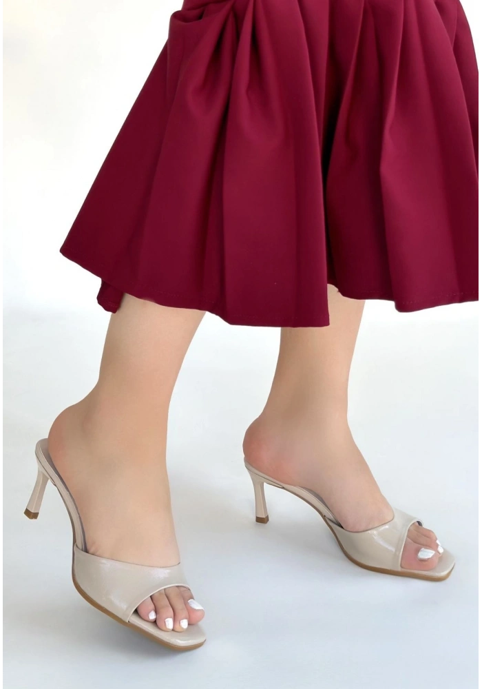 Ribay Bej Rugan Topuklu Terlik