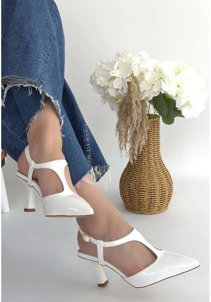 Tula Beyaz Rugan Topuklu Ayakkabı