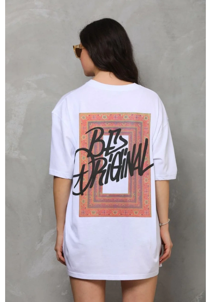 kadın Bisiklet Yaka Baskılı Oversize T-Shirt - Beyaz