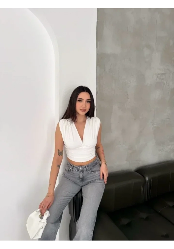 Vatkalı Kolsuz V Yaka Drapeli Crop Bluz Likralı Fit - Beyaz