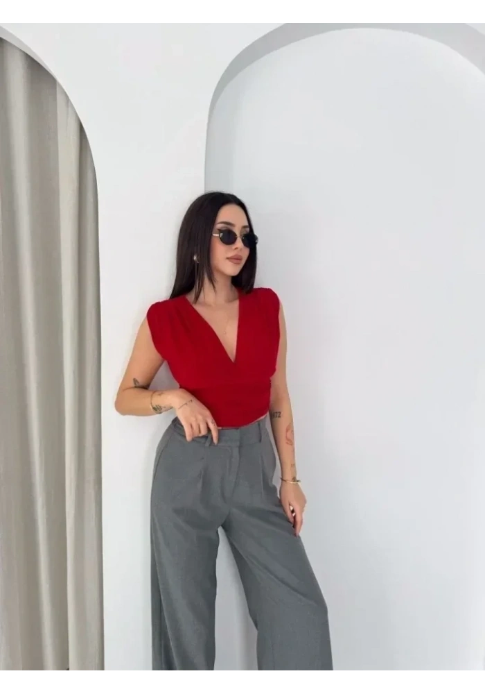 Vatkalı Kolsuz V Yaka Drapeli Crop Bluz Likralı Fit - Kırmızı