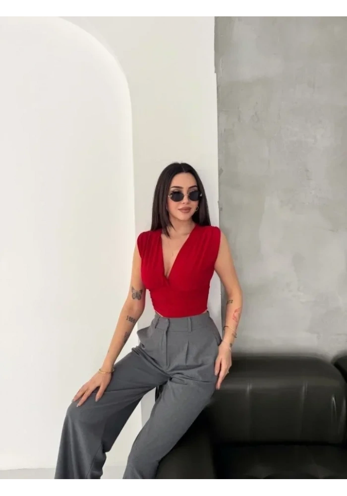 Vatkalı Kolsuz V Yaka Drapeli Crop Bluz Likralı Fit - Kırmızı