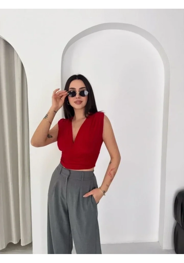 Vatkalı Kolsuz V Yaka Drapeli Crop Bluz Likralı Fit - Kırmızı