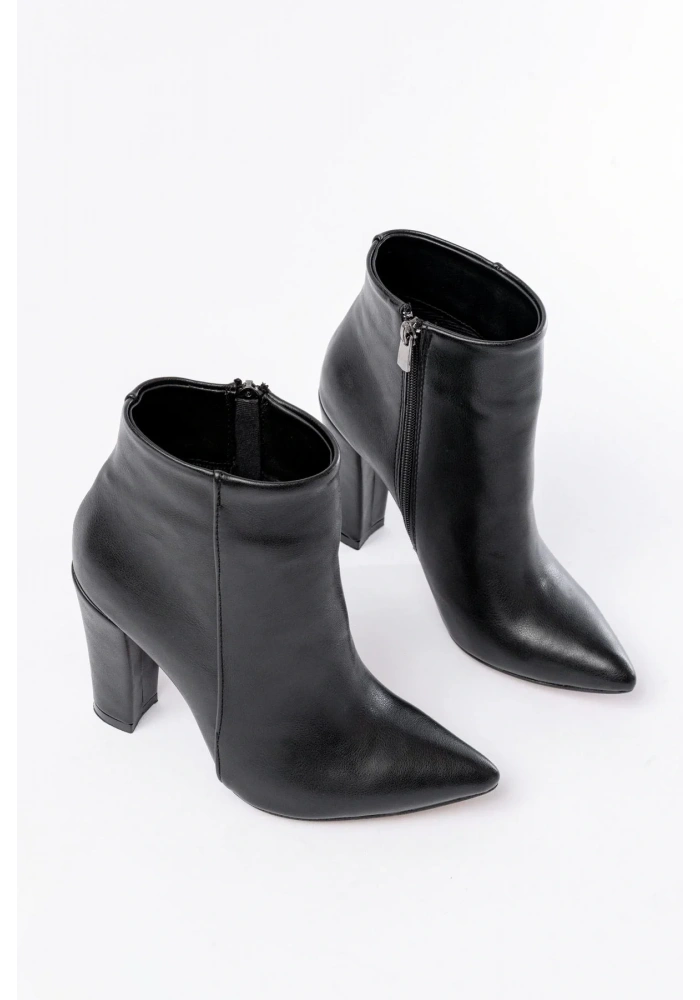 VRT-4801 Siyah Yüksek Kalın Topuklu Fermuarlı Kadın Bot