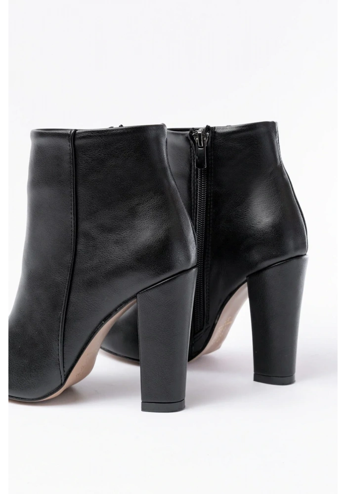 VRT-4801 Siyah Yüksek Kalın Topuklu Fermuarlı Kadın Bot