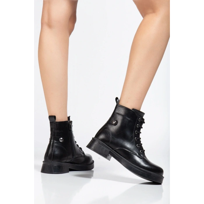 02-2003 Siyah Kırışık Rugan Bağcıklı Fermuarlı Günlük Kadın Bot