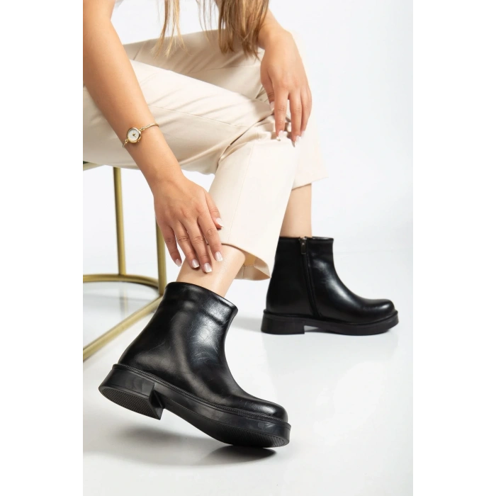 02-3033 Siyah Kırışık Rugan Fermuarlı Günlük Kadın Bot