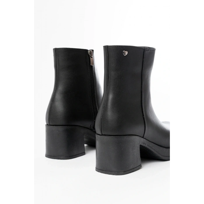 5109-3022 Siyah Fermuarlı Kalın Topuklu Günlük Kadın Bot