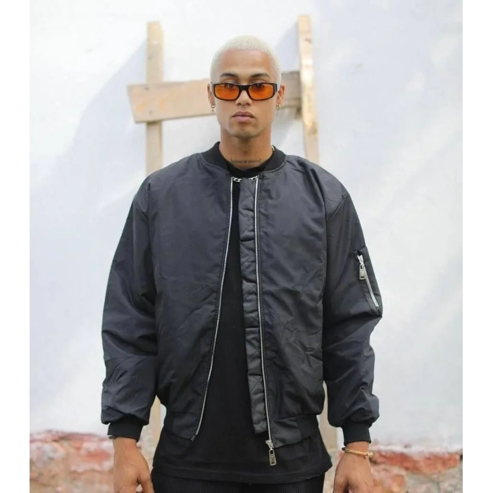 Unisex Siyah Bomber Mont – Su İtici Kumaş, Kapitone Astarlı, Fermuarlı ve Günlük Kullanıma Uygun Ceket- Siyah