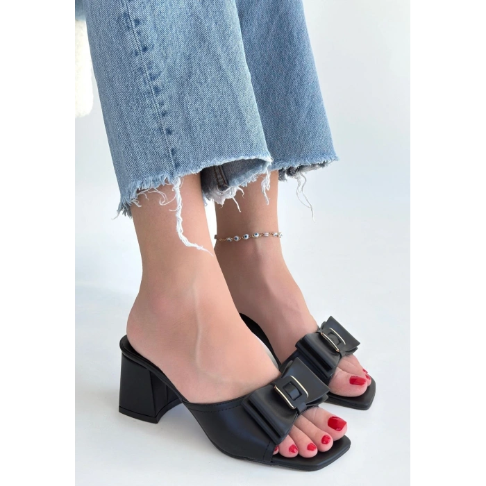 Veor Siyah Cilt Topuklu Terlik