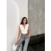 Vatkalı Kolsuz V Yaka Drapeli Crop Bluz Likralı Fit - Beyaz