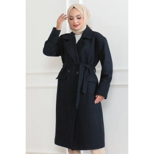 Kadın Kaşe Kaban – Uzun Boy Kruvaze Yaka Kuşaklı Tesettür Kaşe Kışlık Kaban, Astarlı Şık Yünlü Dokuma Oversize Rahat Kalıp Cepli Düğmeli Modern Kap Modeli - Lacivert