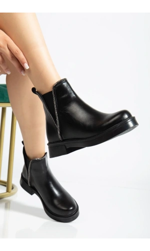 02-02 Siyah Kırışık Rugan Taş Aksesuarlı Lastikli Günlük Kadın Bot