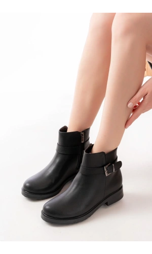 165-204/1 Siyah Toka Aksesuarlı Fermuarlı Günlük Kadın Bot