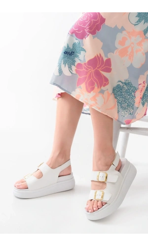 24422-1185 Beyaz Dolgu Topuk Kadın Sandalet