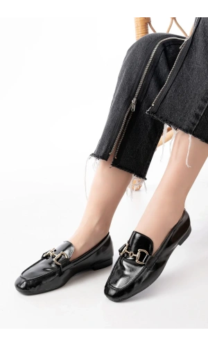 303 Siyah Rugan Toka Aksesuarlı Günlük Kadın Babet