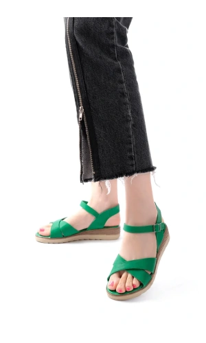 692-564 Çimen Yeşili  Ortopedik Taban Çapraz Tokalı Kadın Sandalet