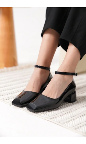 Arilla Siyah Rugan Kadın Topuklu Ayakkabı