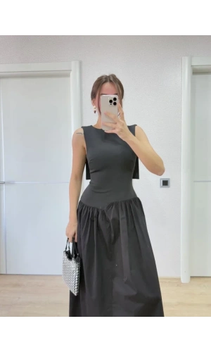 Arkası Kanatlı Uzun Elbise- Siyah