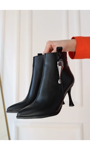 Biort Siyah Cilt Topuklu Bot