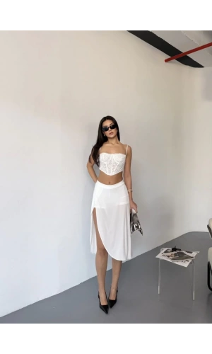 Çepli Şortlu Yırtmaçlı Etek - Beyaz