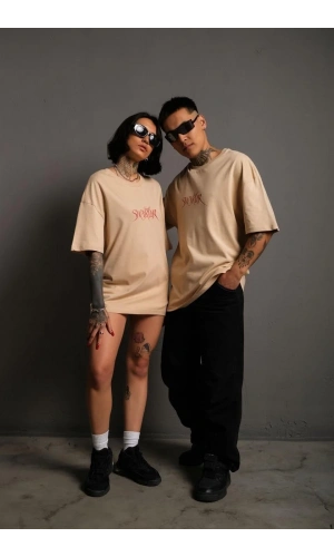 Erkek Oversize Tişört – Beyaz 24/1 Penye Kumaş, Bisiklet Yaka, Ön & Arka Baskılı, Streetwear Tarzı Rahat Büyük Kalıp T-Shirt - Bej