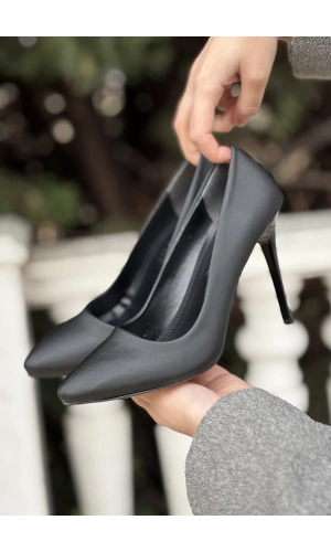 Hillar Siyah Saten Stiletto Ayakkabı