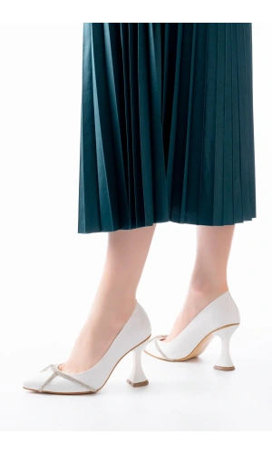 K-10 Beyaz Günlük Sarmal Taşlı Topuklu Kadın Ayakkabı