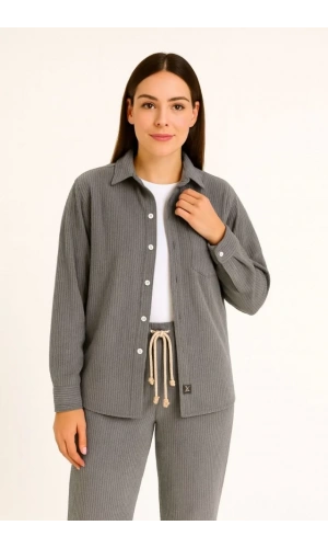 Kadife Oversize Takım – Gömlek Ve Pantolon İkili Set Füme Corduroy Şıklığı, Rahat Ve Zarif Duruş Yumuşak Dokulu Kadife Kumaş, Düğmeli Gömlek Üst Ve Lastikli Pantolon Alt Parça Ile Gün Boyu Konfor- Füme