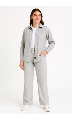 Kadife Oversize Takım – Gömlek Ve Pantolon İkili Set Füme Corduroy Şıklığı, Rahat Ve Zarif Duruş Yumuşak Dokulu Kadife Kumaş, Düğmeli Gömlek Üst Ve Lastikli Pantolon Alt Parça Ile Gün Boyu Konfor- Gri