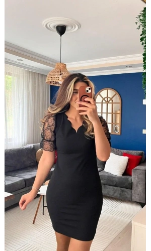 Kadın Kısa Kollu Dantelli V Yakalı Yanlardan Büzgülü çapraz Detaylı Ithal Krep Elbise