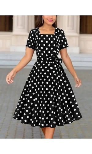 Kadın Kısa Kollu Geometrik Yaka Puantiyeli Kiloş Midi Süprem Elbise