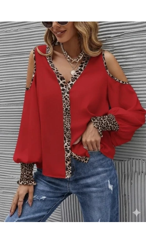 Kadın Omuzlardan Açık Yakalı önden Düğmeli Leopar Detaylı Sandy Bluz