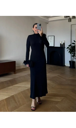 Kadın Uzun Kollu Balıkçı Yaka Kol Ağzı Tüy Detaylı Uzun Krep Elbise