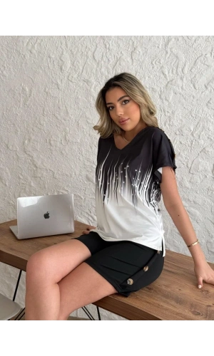 Kadın V Yaka Kısa Kol Kenarları Minik Yırtmaç Detaylı Dalgıç Bluz + Düğme Detaylı Dalgıç şort