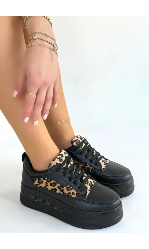Lorrin Siyah Cilt Leopar Detaylı Bağcıklı Spor Ayakkabı