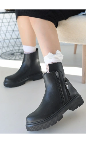 Menta Siyah Cilt Fermuar Aksesuarlı Bot