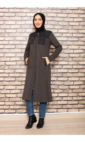 Omuzu Parçalı Kahverengi Tesettür Kap