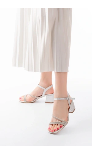 S-900  Gümüş Bantlı Taşlı Kalın Şeffaf Topuklu Kadın Ayakkabı